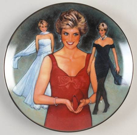 Diana Princess of Wales Queen Of Fashion - No Box