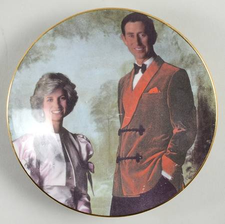 Finsbury Royalty Commemoratives Prince And Princess Of Wales - No Box