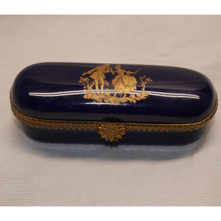 Limoges Boxes Victorian Couple-Oblong Box - No Box
