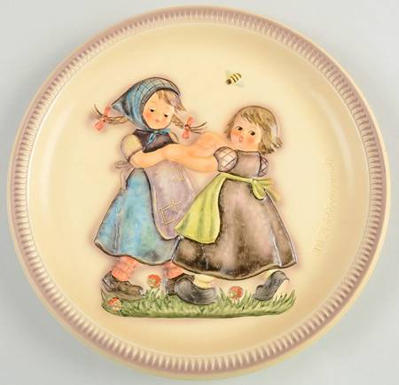 Hummel Anniversary Plate Spring Dance - Boxed