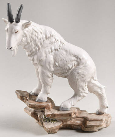 Animals-Figurines Rocky Mountain Goat - With Box