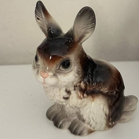 Animals-Figurines Bunny Sitting-White/Gray/Brown - No Box