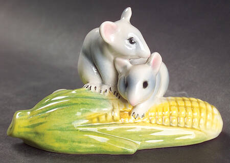 Animals-Figurines Mice On Ear Of Corn  - No Box