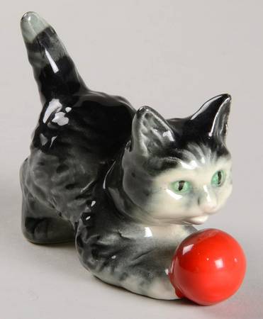Animals-Figurines Grey Cat With Red Ball - No Box