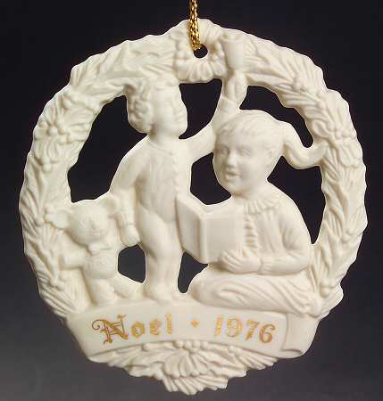 Joys of Christmas Medallions Christmas Caroling - With Box