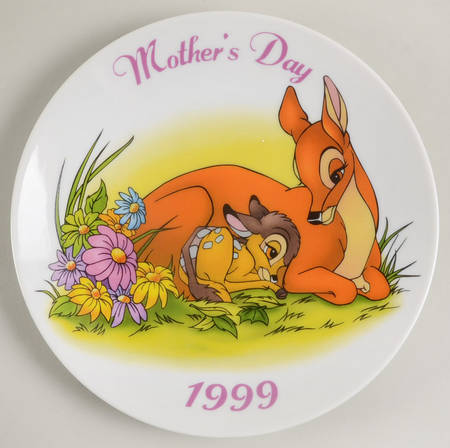 Disney Mother's Day Plates Near And Dear - Boxed