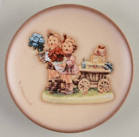 Hummel Century Collection Plates Love's Bounty - Boxed