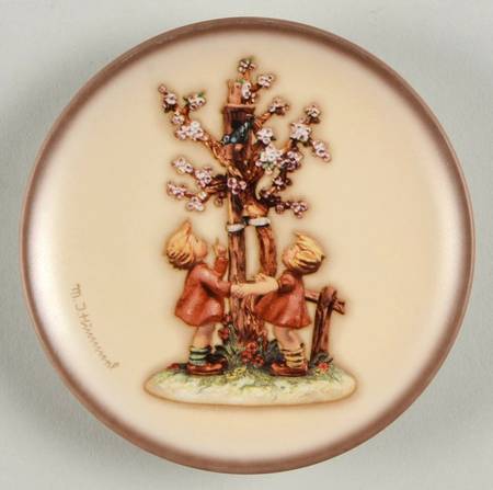 Hummel Century Collection Plates Welcome Spring - Boxed