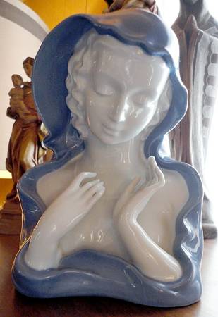 Gerold Porzellan Figurine Madonna Bust - No Box