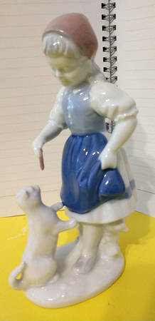Gerold Porzellan Figurine Girl Feeding Cat  - No Box 42