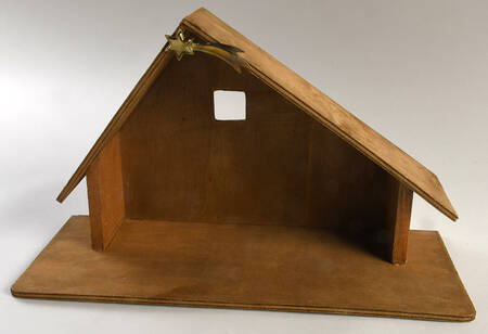 Goebel Nativity 6000 Series Creche With Star - Creche/Stable-Wood