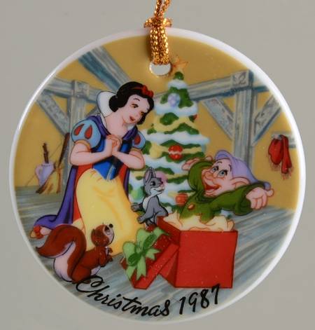 Disney Annual Ornaments-Flat Snow White's Surprise - No Box