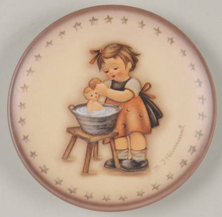 Miniature Annual Plate Doll Bath - No Box