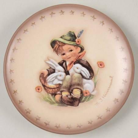 Miniature Annual Plate Playmates - No Box