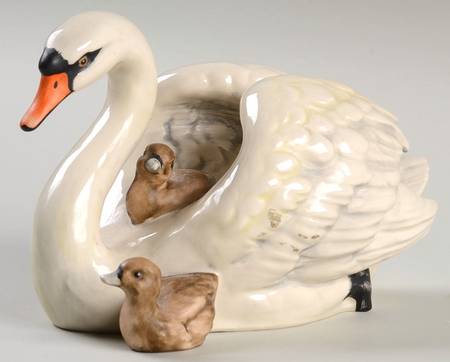 Mother's Day Figurines Swan And Cygnets - Boxed