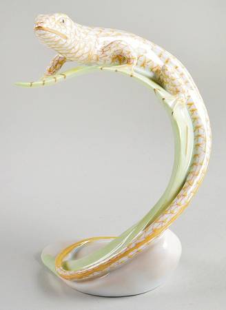 Reptiles-Snakes Lizard On Leaf-Butterscotch - No Box