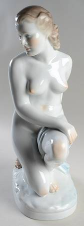 Nudes Nude Sitting - No Box