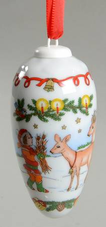 Annual China Pine Cone Ornament Feeding The Animals - No Box
