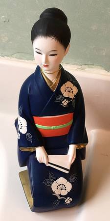 Hakata Urasaki Figurine Woman Kneeling - Boxed