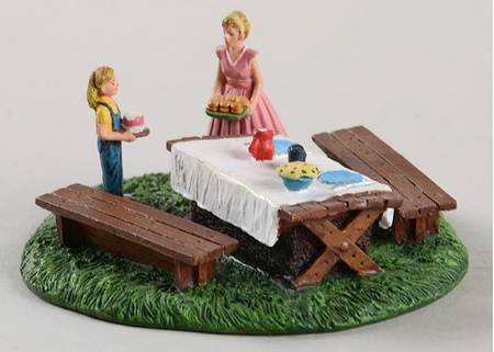 Christmas Village Accessories Setting The Table Mother & Dau - No Box