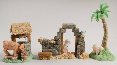 Cherished Teddies Miniature Nativity Well, Arch, And Palm Tree  - Boxed