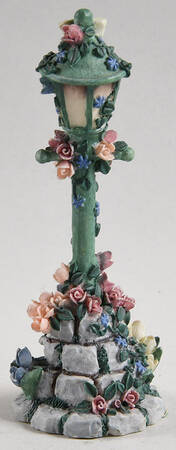 Ivy & Innocence Glimmering Lampost - Boxed