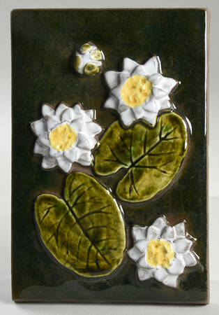 Floral Plaques Water Lillies-White - No Box