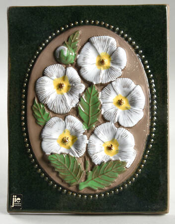 Floral Plaques White Flowers - No Box