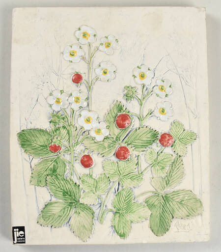Floral Plaques Strawberries On A White Tile - No Box