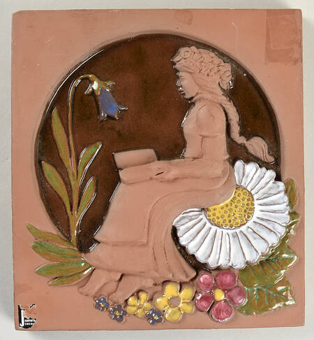 Floral Plaques Woman Sitting On A Daisy - No Box