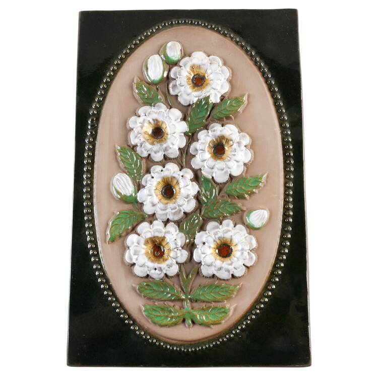 Floral Plaques White Flowers, White Buds - No Box