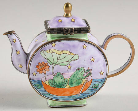 Trinket Boxes Frogs In A Boat With Lilypad - No Box by Kelvin Chen