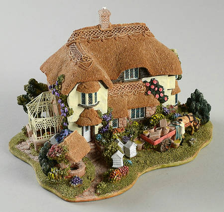 Lilliput Lane Collectors Club Beekeeper's - Boxed