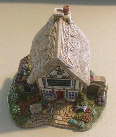 Lilliput Lane Collectors Club The Toy Box - Boxed