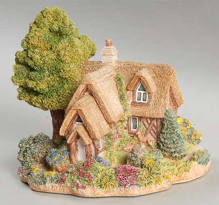 Lilliput Lane Collectors Club Woodman's Retreat - Boxed