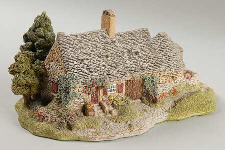 Lilliput Lane Collectors Club Lamaselle - No Box