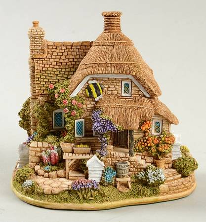Lilliput Lane Collectors Club Little Bee - No Box