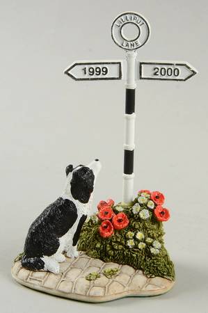 Lilliput Lane Collectors Club Little Lost Dog Ver 2 - With Box