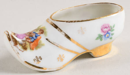 Limoges Miniature Figurines & Giftware Dutch Shoe Courting - No Box