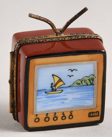 Limoges Miniature Figurines & Giftware Tv Box-Red - No Box