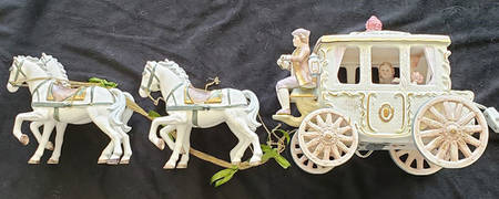Ardalt Figurines Horse And Carriage Music Box - No Box