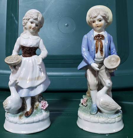 Ardalt Figurines Couple Feeding Geese-Glossy - No Box