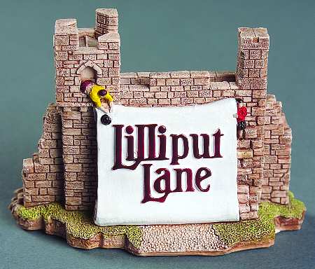 Advertising Signs Gulliver' Gate/Castle Gate With Banner - Advertising Signs