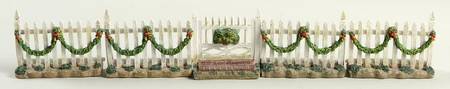 Williamsburg (Large) Decorated Gate & Fence (Set Of 5) - With Box