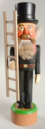 Nutcrackers by Lothar Junghanel