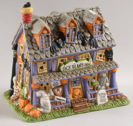 Creepy Hollow Jack-O-Lant Inn - Boxed