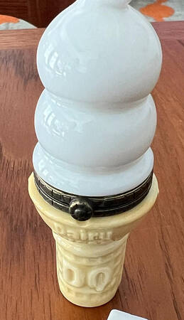 Retrospect Dairy Queen Cone W/ Napkin - Boxed