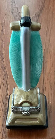 Retrospect Vacuum With Cord - No Box