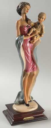 Serie Valentino Lady W/ Child - No Box