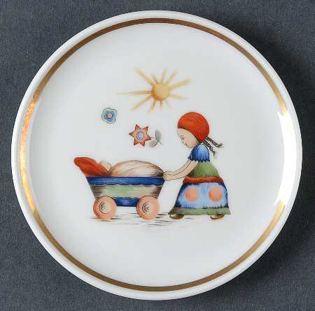 Berta Hummel Museum Miniature Plate Afternoon Stroll - Boxed